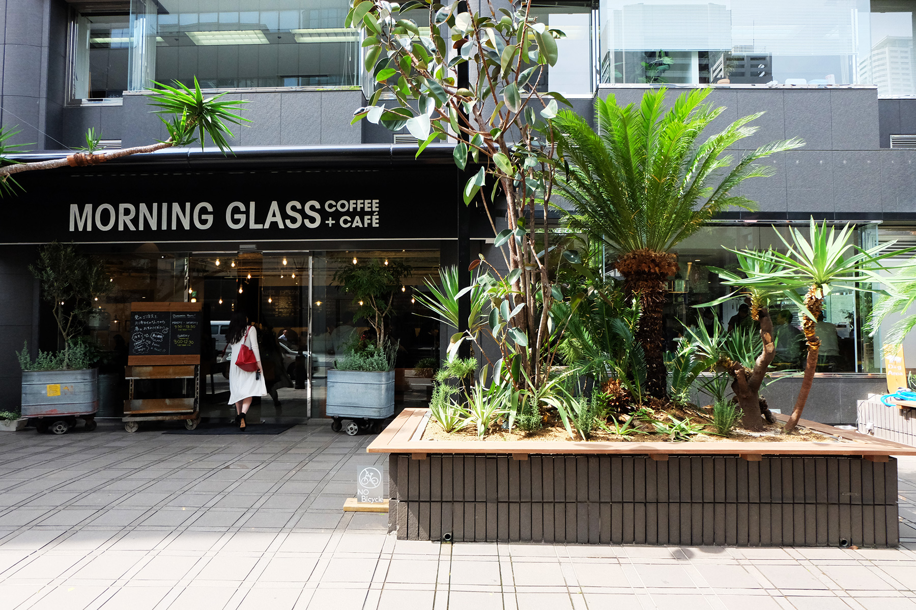 アーモンドミルクを味わえるカフェ&コーヒースタンド MORNING GLASS COFFEE + CAFE