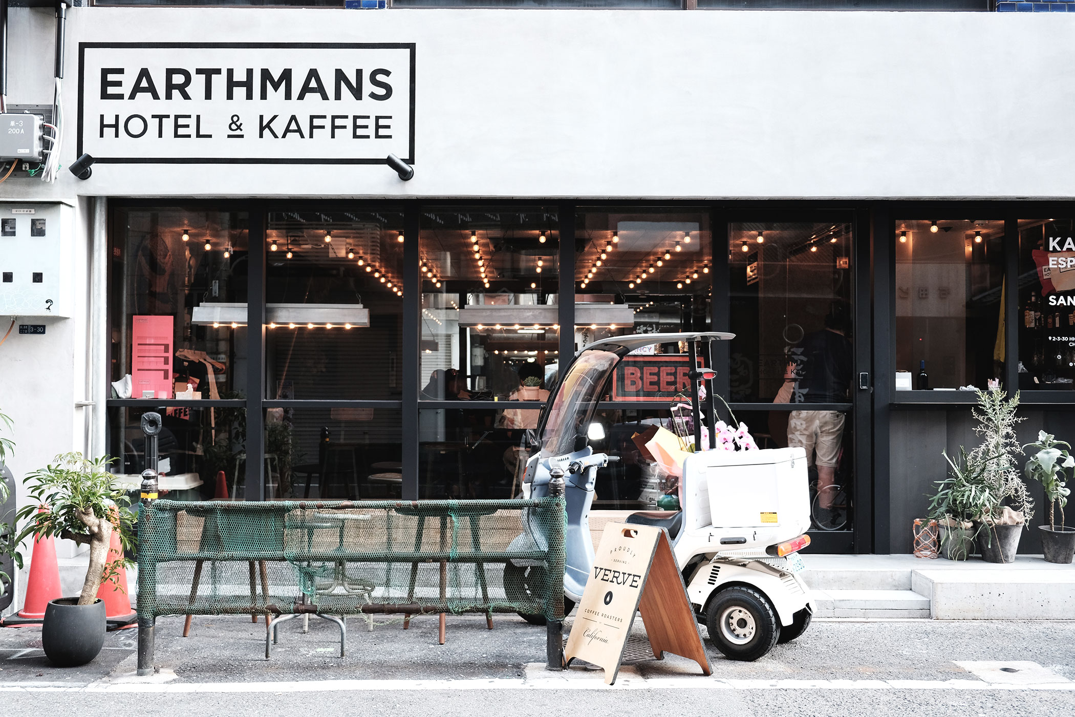 大阪にも続々登場！イケてるコーヒーショップが併設されたホテル3選 EARTHMANS HOTEL ＆ KAFFEE