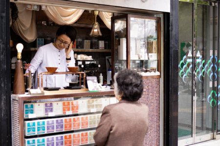 MAMEBACO (マメバコ) 京都 わずか1坪の街に溶け込むコーヒースタンド