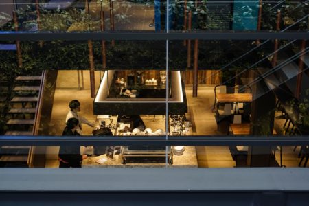 ピースホステル三条EAST 地下に広がる心くすぐる空間で地元ロースターのコーヒーを